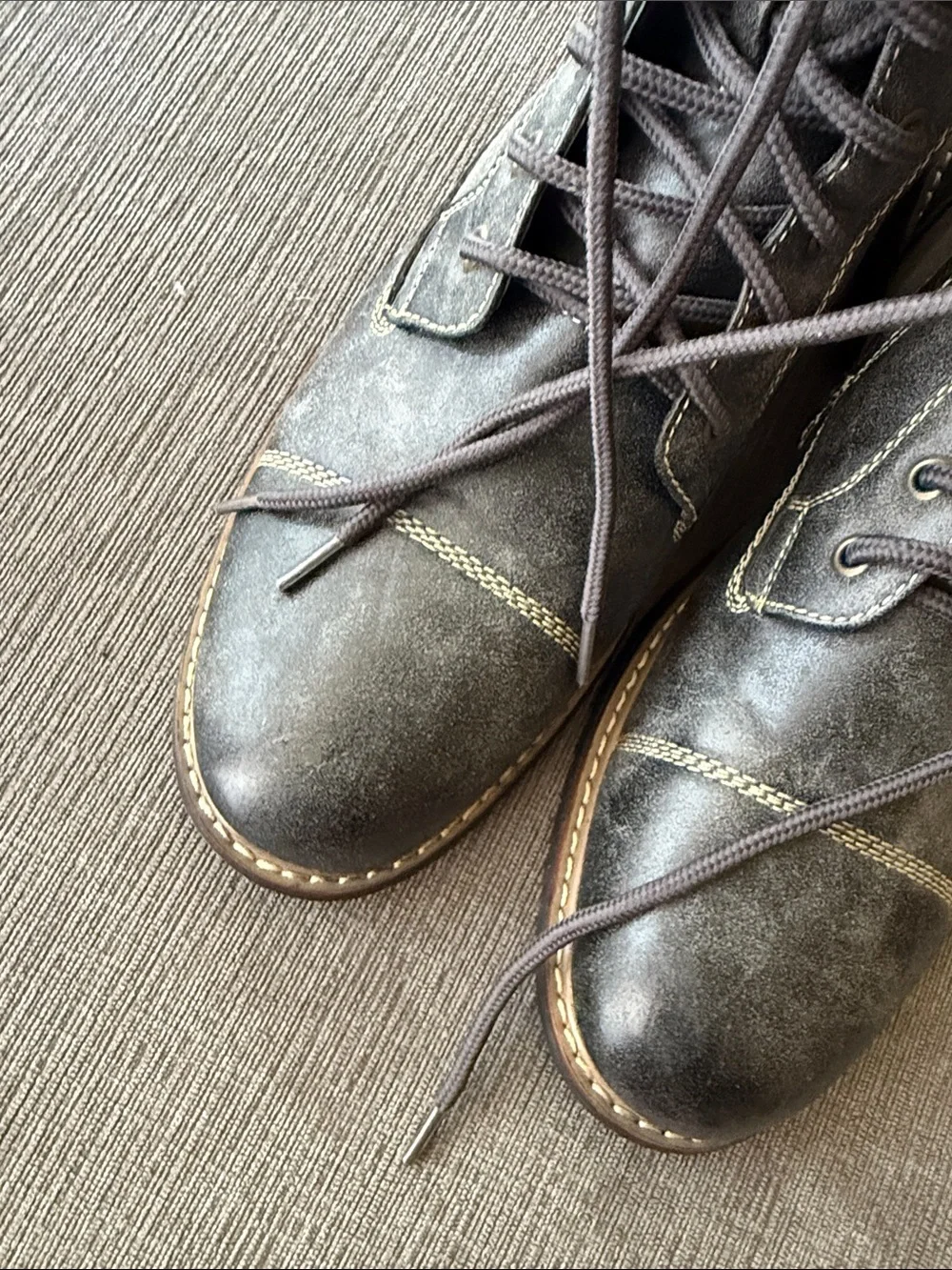 Ferro Aldo Men's Distressed Gray Lace up boots
